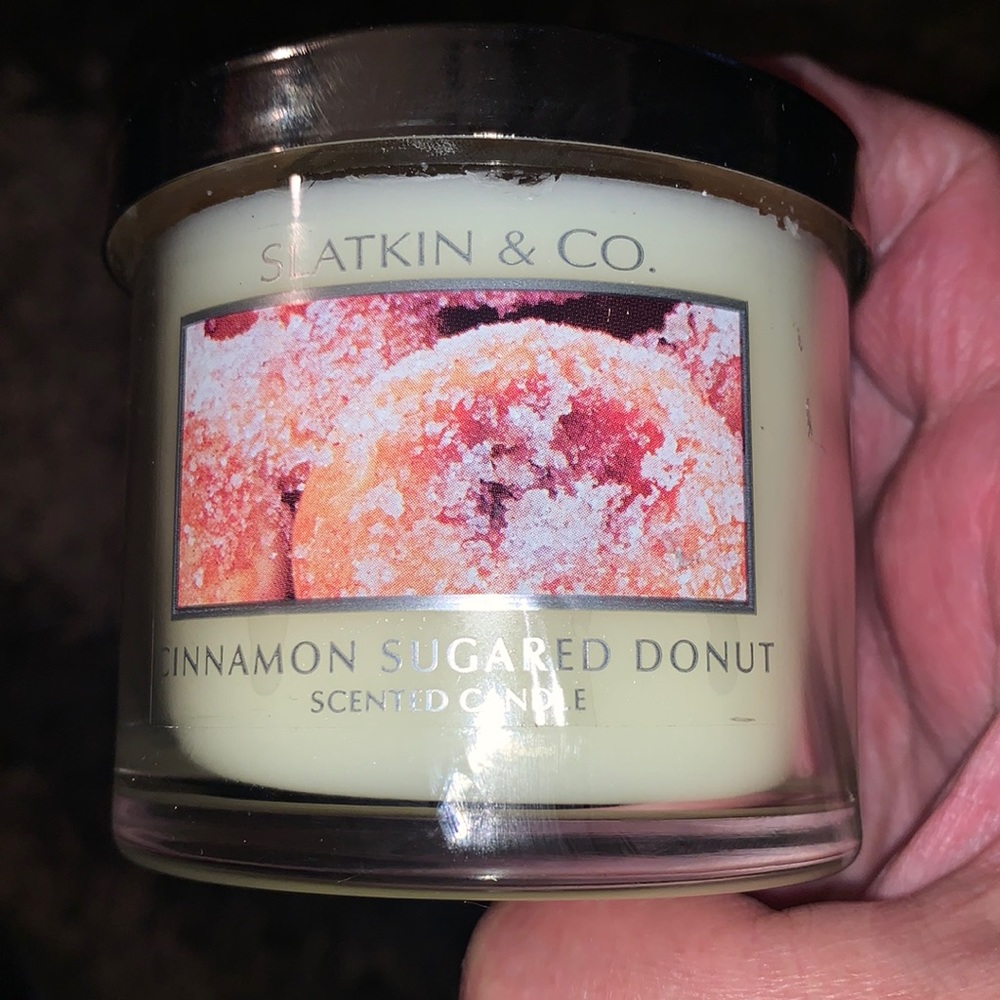 Slatkin & Co. Cinnamon Sugared Donut Candle 4 oz